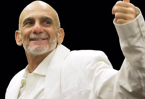 Orlando Boquete outside